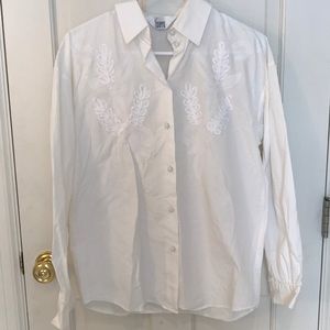 Ishyu button down top with white detail